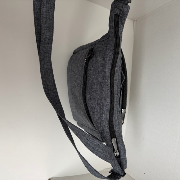 Lug Flutter Crossbody Purse Pockets Organizer Travel RFID Heathered Grey Black - Picture 10 of 15